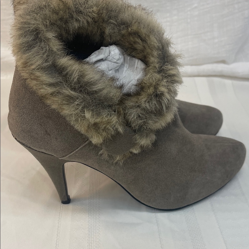 Women's Faux Fur Trim Ankle Boots - Gray size 7.5 - Picture 7 of 12